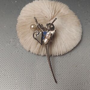 Mod boho pearl label brooch pin
